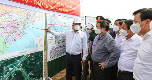 Thủ tướng Phạm Minh Chính kiểm tra dự án cao tốc Mỹ Thuận - Cần Thơ và dự án cầu Mỹ Thuận 2