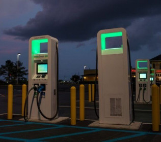 Mỹ đầu tư 5 tỷ USD vào hệ thống trạm sạc xe điện trên toàn quốc