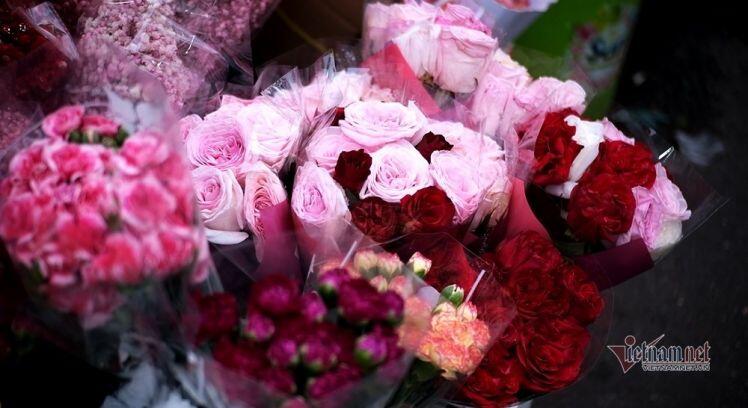 Valentine cận kề, hoa hồng tăng giá gấp 3-4 lần, thay đổi từng ngày