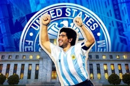 Fed đang muốn ghi bàn như Maradona?