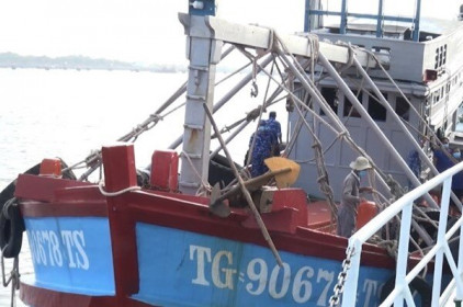Bộ Tư lệnh Vùng Cảnh sát biển 3 bắt giữ tàu chở 110.000 lít dầu do không rõ nguồn gốc