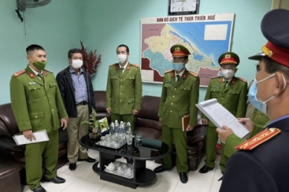 Bắt giám đốc và kế toán CDC Thừa Thiên Huế vì liên quan đến kit test Việt Á