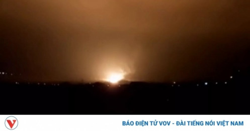 Nổ lớn ở Lugansk, đường ống dẫn dầu bốc cháy rực sáng trời đêm miền Đông Ukraine | VOV.VN