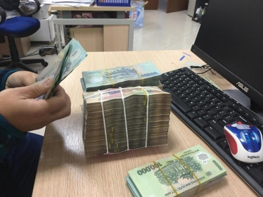 Thị trường giằng co trong bối cảnh chờ đợi phản ứng từ dòng tiền