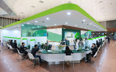Khách hàng “sốc” vì phí SMS Banking, Vietcombank nói gì?