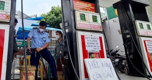 TP.HCM: nhiều nơi 'hết xăng' trước thời điểm điều chỉnh giá