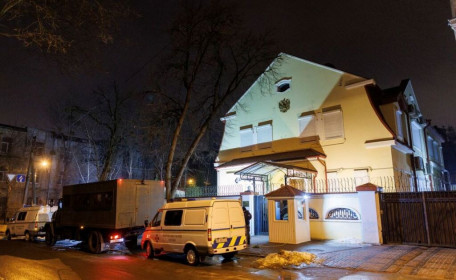 Nga sơ tán nhân viên ngoại giao khỏi Ukraine
