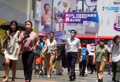 Hồng Kông tặng phiếu mua hàng hơn 1.200 USD cho mỗi người dân