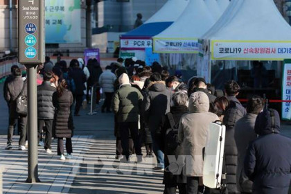 Thủ tướng Hàn Quốc: Không đáng lo ngại dù số ca mắc COVID-19 tăng mạnh