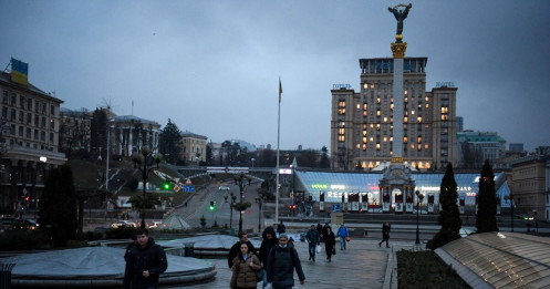 Ukraine ban bố thiết quân luật trên toàn lãnh thổ
