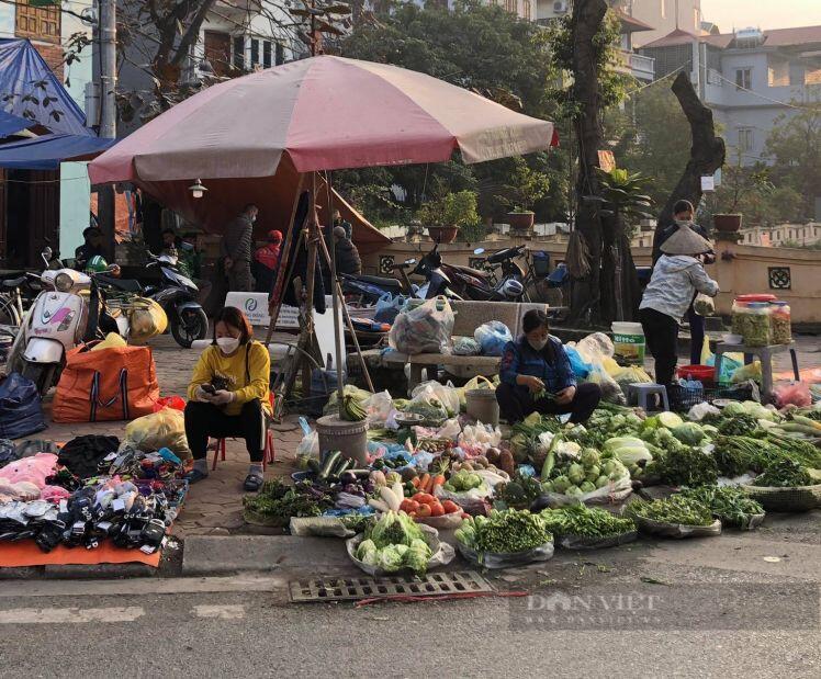 Dịch Covid-19, giá xăng tăng, mưa rét khiến giá cả thực phẩm đồng loạt tăng cao “chóng mặt”