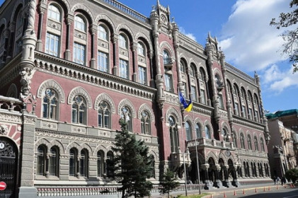 Ngân hàng Trung ương Ukraine đình chỉ chuyển tiền điện tử