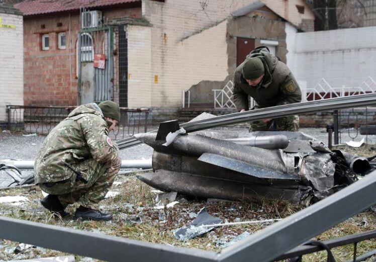 Ukraine hứng "mưa" tên lửa, Nga tuyên bố ngày đầu chiến dịch thành công