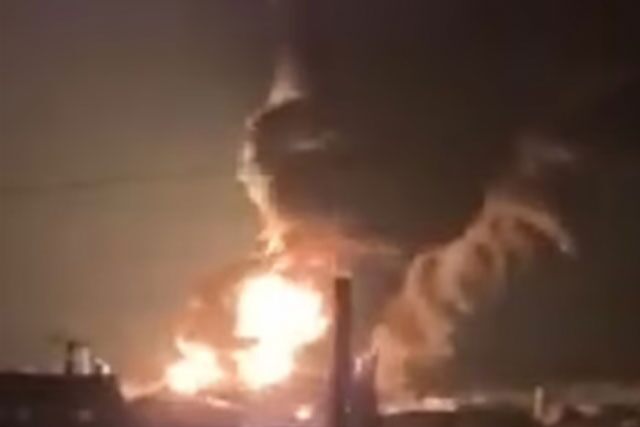 Thành phố Vasylkiv của Ukraine bị trúng tên lửa, kho nhiên liệu bốc cháy dữ dội