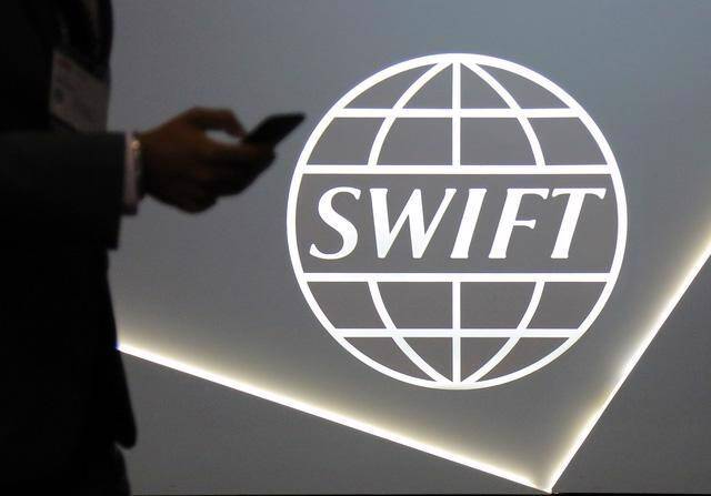 Trừng phạt Nga bằng SWIFT, phương Tây có hy sinh lợi ích?