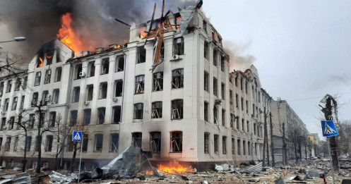 Phía Ukraine nói lực lượng Nga tiến sát thủ đô Kyiv, bao vây 2 thành phố