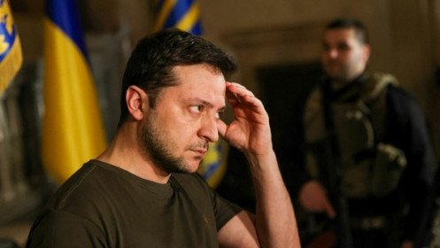 Quân Nga áp sát Kiev, Tổng thống Zelensky điện sang Mỹ, khẳng định Ukraine là "trái tim châu Âu"
