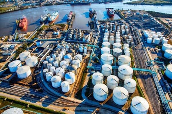 Giá xăng dầu hôm nay 3/3: Liên tục phá đỉnh thiết lập từ 11 năm trước