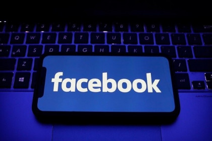 Căng thẳng tiếp diễn, Nga chặn truy cập Facebook