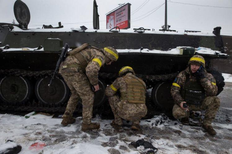 Các nước phương Tây đang vận chuyển vũ khí vào Ukraine như thế nào?