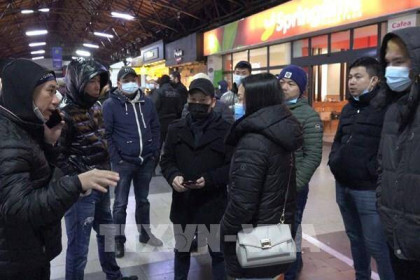 Hàng trăm người Việt từ Ukraine sơ tán an toàn sang Romania