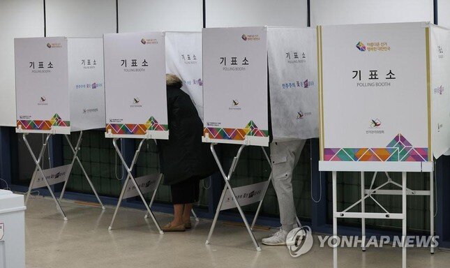 Hàn Quốc lập kỷ lục 342.000 ca COVID-19 mới trong ngày bầu cử tổng thống