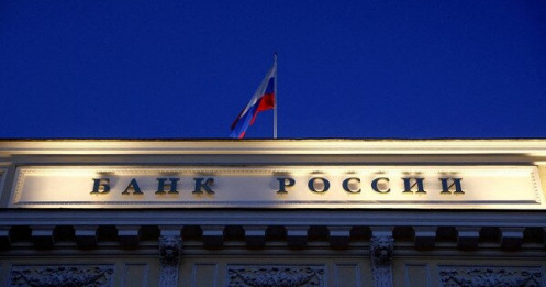 Nga giới hạn rút ngoại tệ ở 10.000 USD