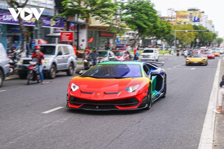Hình ảnh dàn siêu xe hơn 500 tỷ đồng trên phố Đà Nẵng
