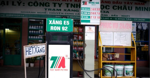 Gỡ biển 'hết xăng' ngay sau khi tăng giá