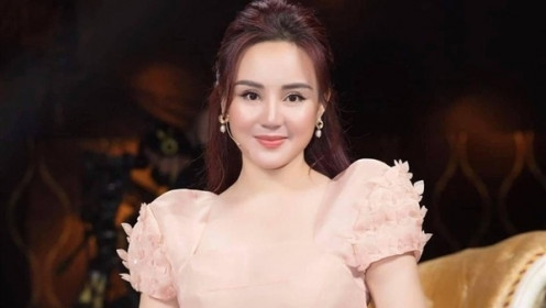 Tạm đình chỉ việc giải quyết đơn tố cáo của ca sĩ Vy Oanh đối với bà Nguyễn Phương Hằng