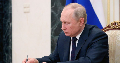 Tổng thống Putin ký luật tạo điều kiện cho các ngân hàng bán vàng cho dân