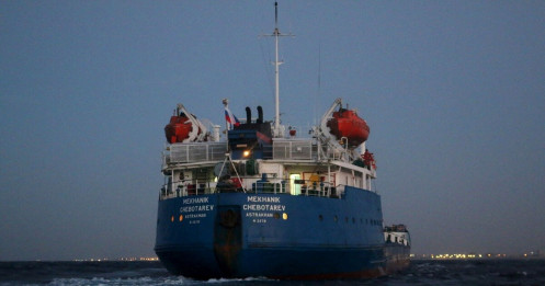 Hàng loạt tàu dầu của Nga đang ‘tiến thoái lưỡng nan’ trên biển