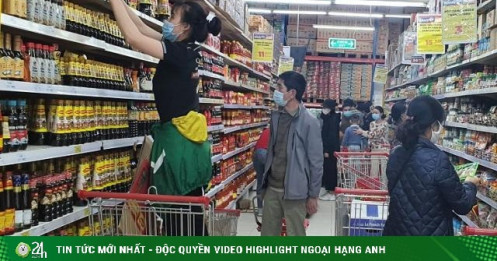 Giá gạo, dầu ăn, mì tôm đồng loạt "ăn theo” giá xăng, người tiêu dùng choáng váng