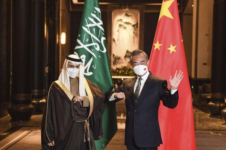 Không bằng lòng với Mỹ, Saudi Arabia tính bán dầu cho Trung Quốc bằng Nhân dân tệ