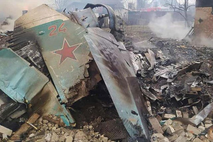 Bay qua lưới lửa Ukraine, phi công Nga 'chỉ có thể bắn pháo sáng và cầu nguyện': Vì sao?