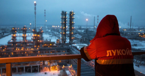 Giá dầu hồi phục về mức 3 con số vì lo ngại cú sốc nguồn cung từ Nga