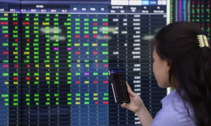 Ba tháng đầu năm: Đầu tư vàng, chứng khoán hay gửi tiết kiệm có lợi nhất?