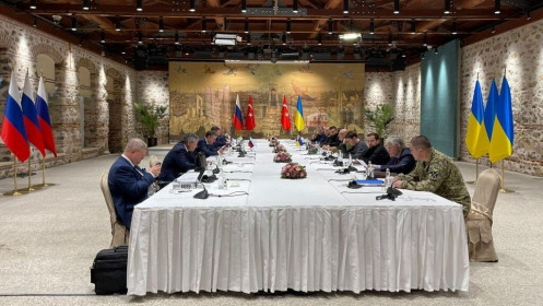 Chiến sự ngày 34: đàm phán Nga - Ukraine khả quan, căng thẳng ngoại giao Nga - phương Tây