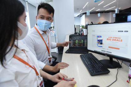 Chọn lựa cơ hội đầu tư mùa đại hội