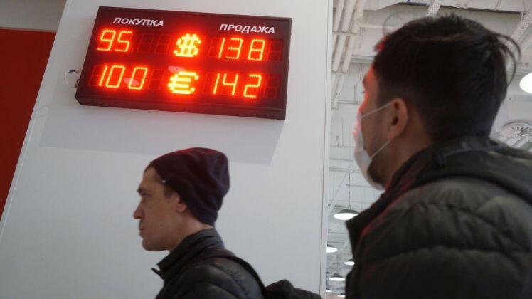 Đồng rúp bất ngờ phục hồi: Lệnh trừng phạt từ Mỹ và phương Tây không làm tê liệt kinh tế Nga?