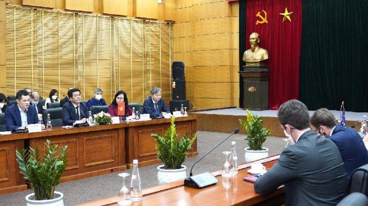 Bộ trưởng Nguyễn Hồng Diên họp khẩn về các vấn đề “nóng” của ngành năng lượng