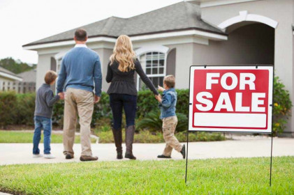 Có nên xuống tiền mua nhà khi giá nhà đất tăng cao?