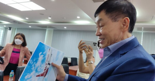 "Vua hàng hiệu" Jonathan Hạnh Nguyễn mua 10 máy bay Boeing trị giá 3,5 tỉ USD