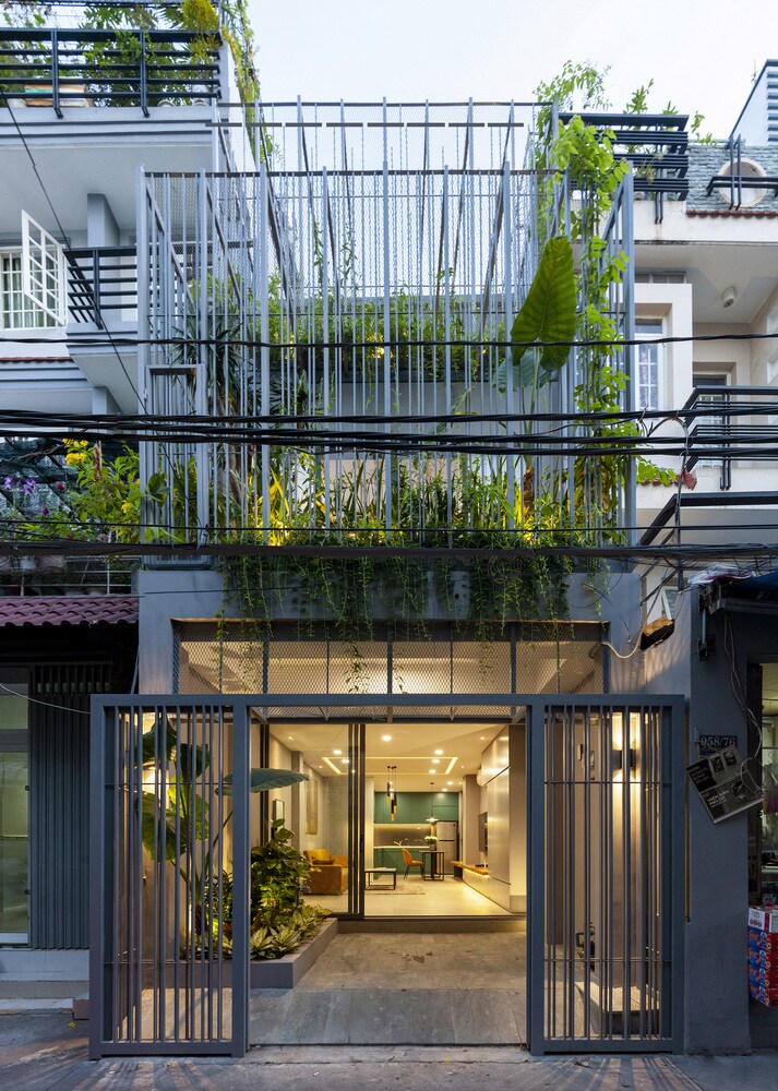 Cải tạo nhà ống 'bí bách' thành không gian sống 'xanh-thoáng-sáng' giữa lòng Sài Gòn