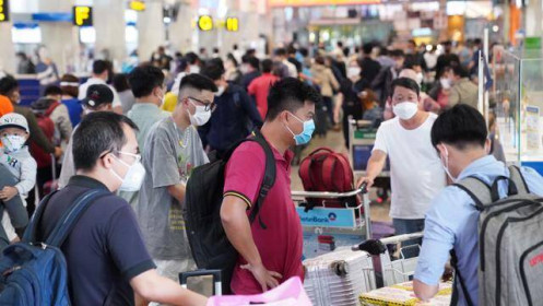Nhu cầu nghỉ lễ tăng đột biến, lượng khách qua sân bay Nội Bài, Tân Sơn Nhất vượt ngưỡng 75.000