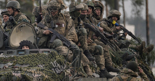 Ukraine cảnh báo trận chiến lớn ở miền Đông, hối thúc NATO chuyển vũ khí