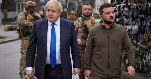 Thủ tướng Anh bất ngờ đến Ukraine, cam kết hỗ trợ 120 xe bọc thép