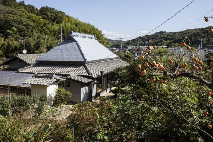Ngôi nhà mái ngói mang vẻ đẹp truyền thống Nhật Bản