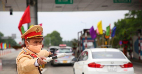 CSGT toàn quốc mở cao điểm dịp 30/4-1/5