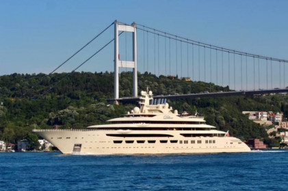 Em gái tỉ phú Nga bị Đức tịch thu siêu du thuyền lớn nhất thế giới